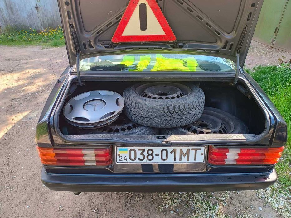 Автомобіль Mersedes 190