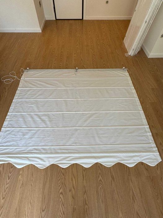 2 Cortinas (blackout) de cor branca