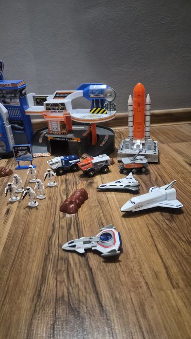 Kosmos stacja kosmiczna kosmonautów pojazdy kosmiczne