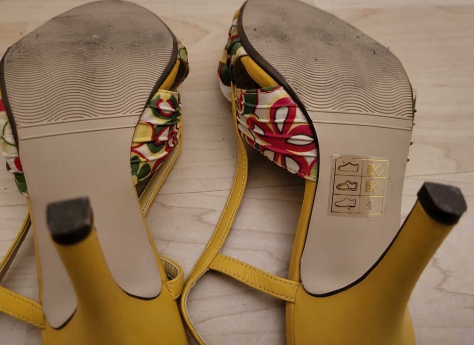 Sandálias amarelas, motivo floral, Seaside, Tamanho 35