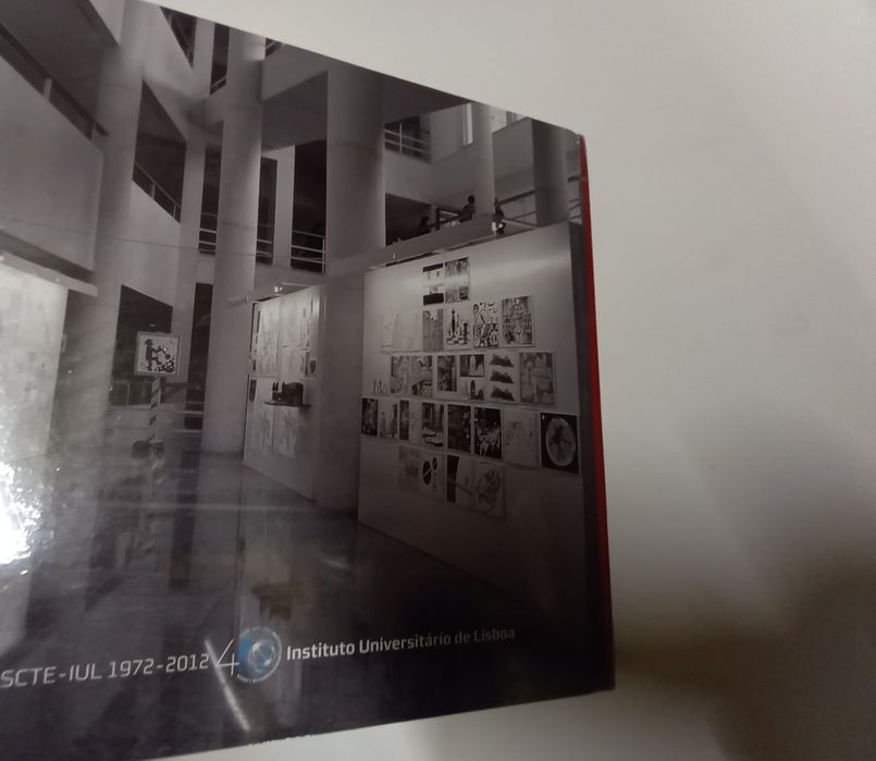 Revista de Arquitetura ainda selada