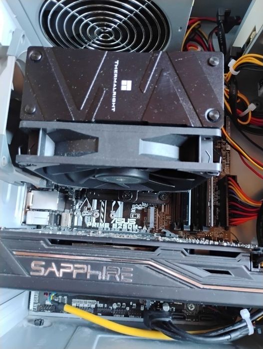 RETRO / SLEEPER PC – i5-7400 + RX 470 4GB + 16GB RAM – klasyczna biała obudowa