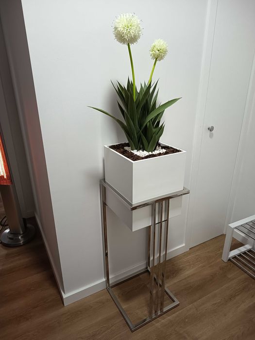 Floreiras em inox polido brilhante
