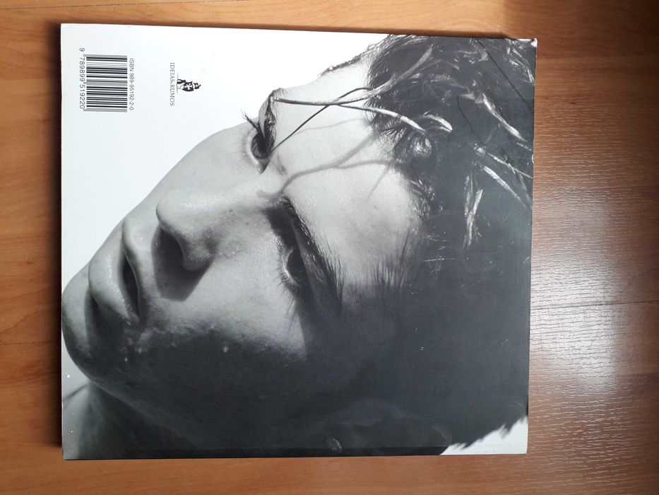 Livro "Cristiano Ronaldo Momentos" (portes incluidos)