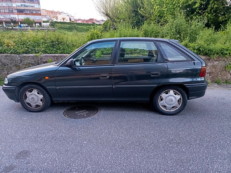 Opel Astra 1998 Gasolina - Bom Estado - Inspeção e Pneus OK