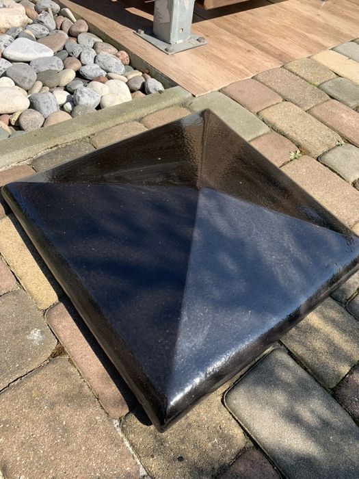 Daszek na słupek szkliwiony 440x440