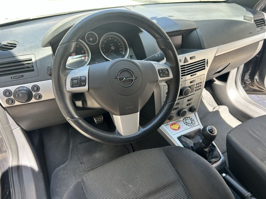 Opel astra h gtc 1.7