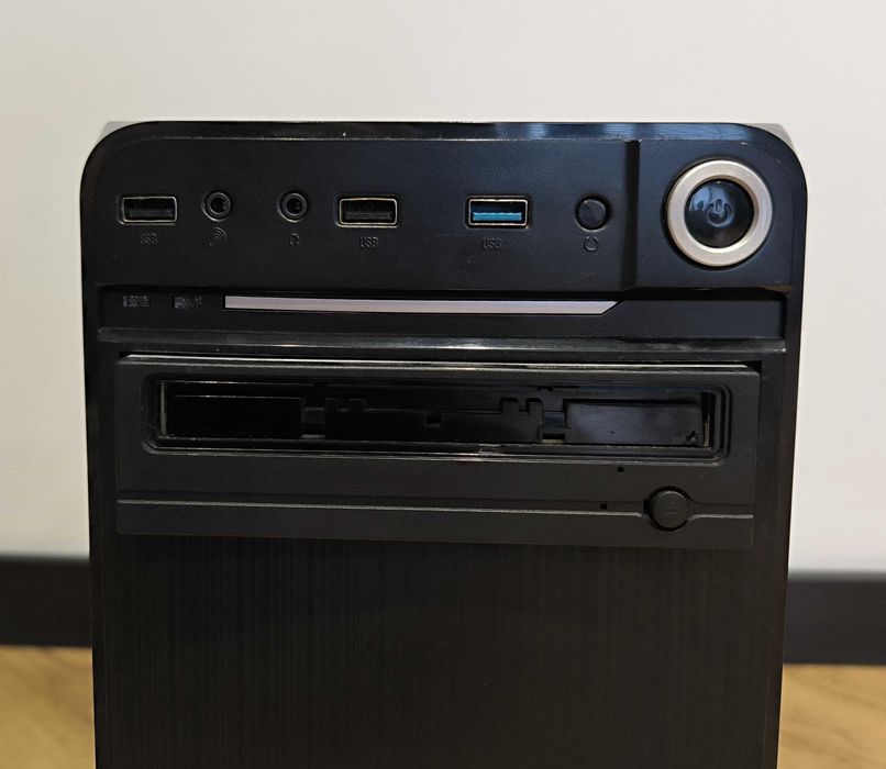 Core i3-4160 3,60 Ghz | 8 GB RAM | Radeon R7 200 | 128 GB SSD | DVD