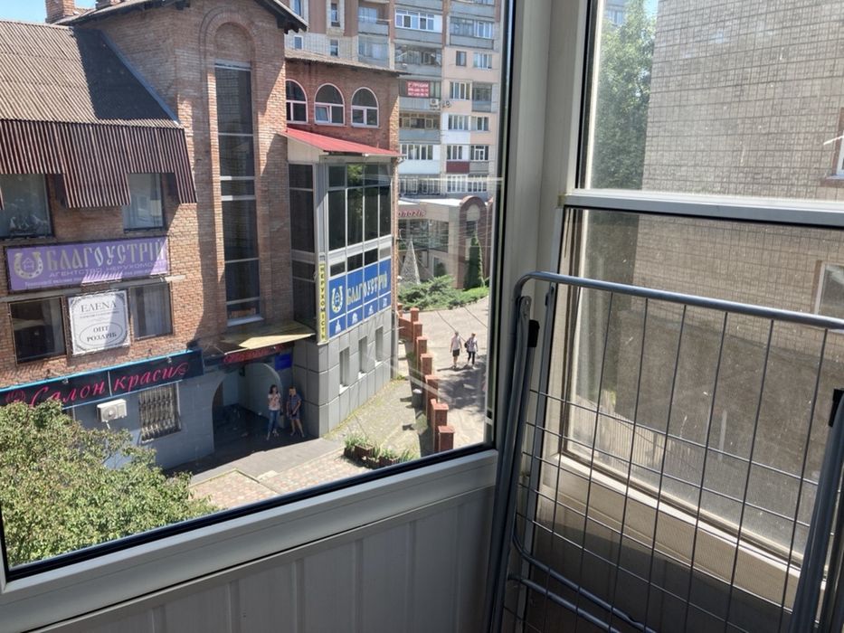 2-к квартира подобово,центр. опалення,на Соборній 101,6 місць,докум.