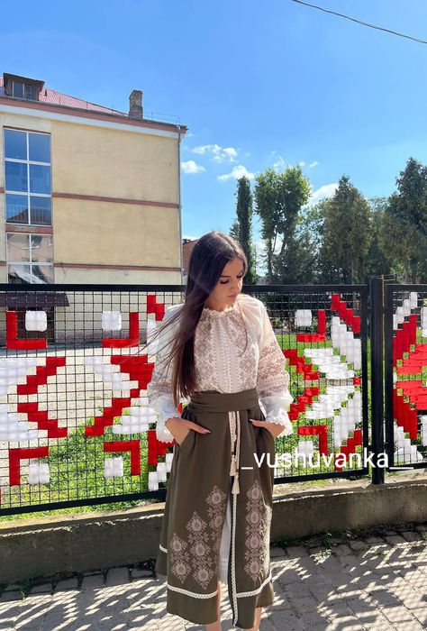 Вишита сукня з плахтою