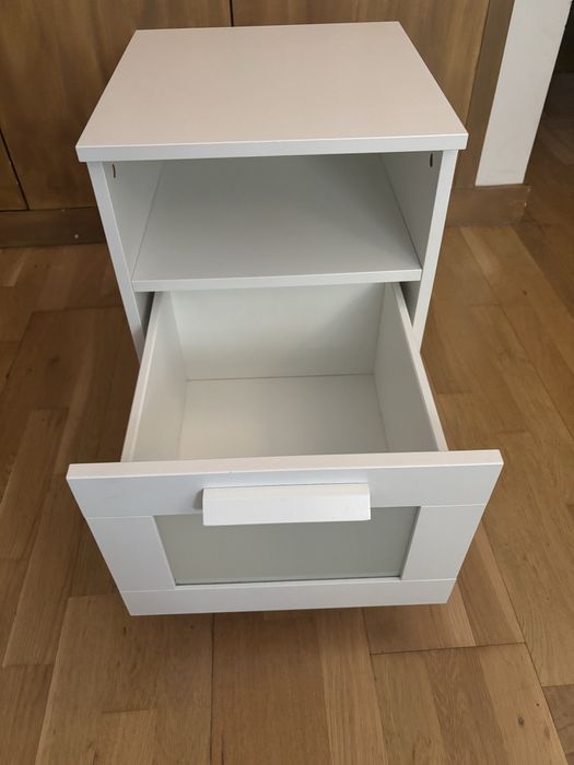Mesa de cabeceira Brimnes branca