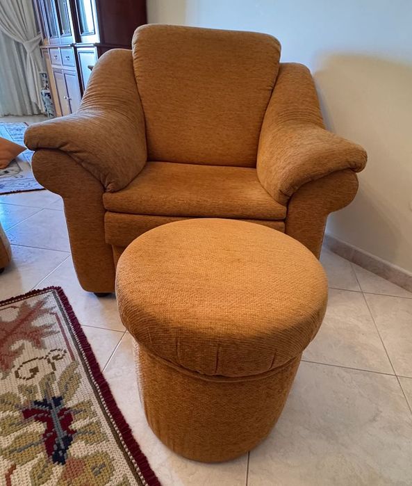 Sofá cama, 2 maples e 1 banco