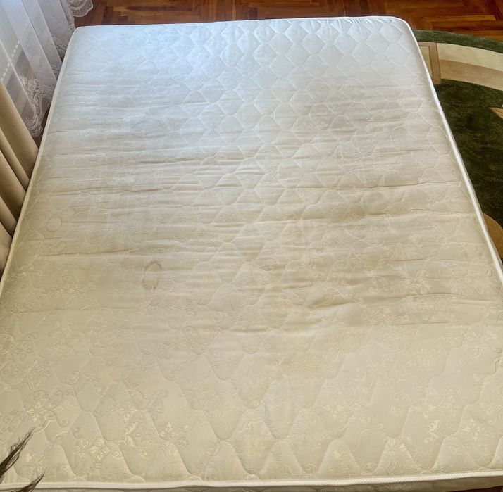 Матрац в хорошому стані