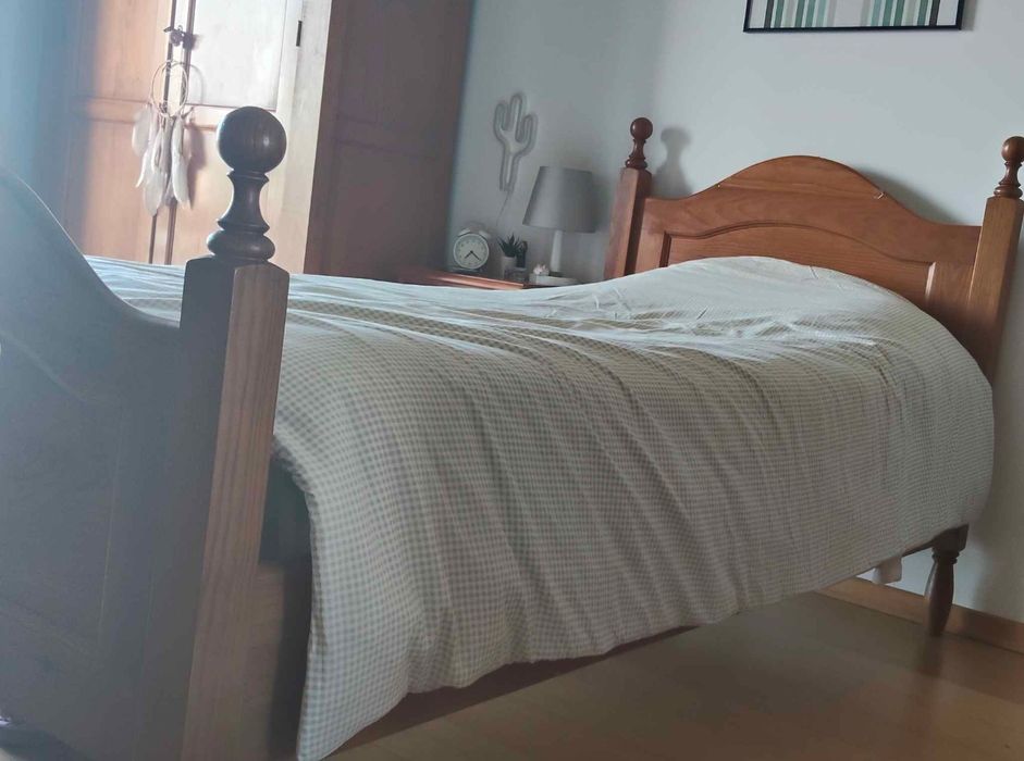 Quarto completo em pinho (cama solteiro) ler descrição
