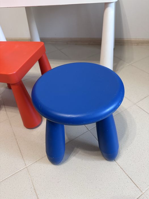 Стіл дитячий IKEA MAMMUT білий. Крісло і табурет.