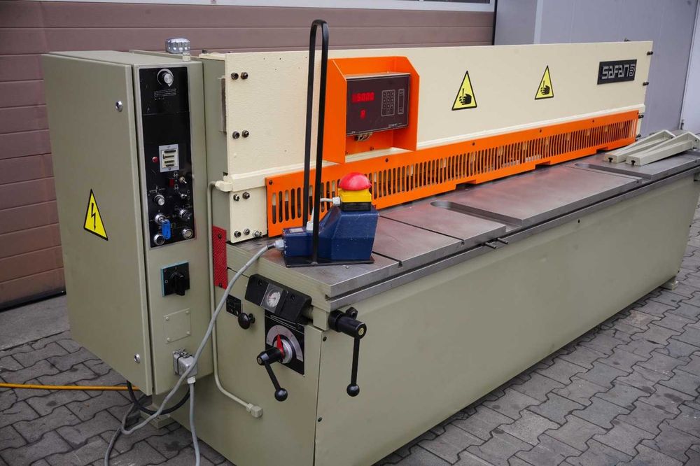 Gilotyna hydrauliczne nożyce do blachy SAFAN 2550 x 4mm podtrzymanie
