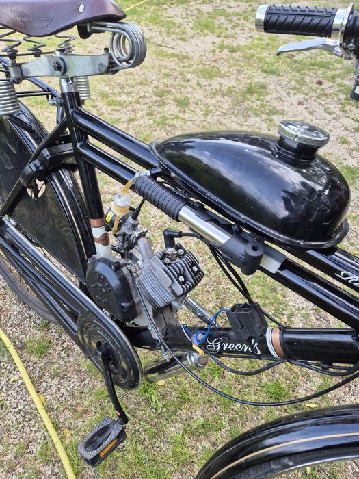 Rower retro z silnikiem spalinowym