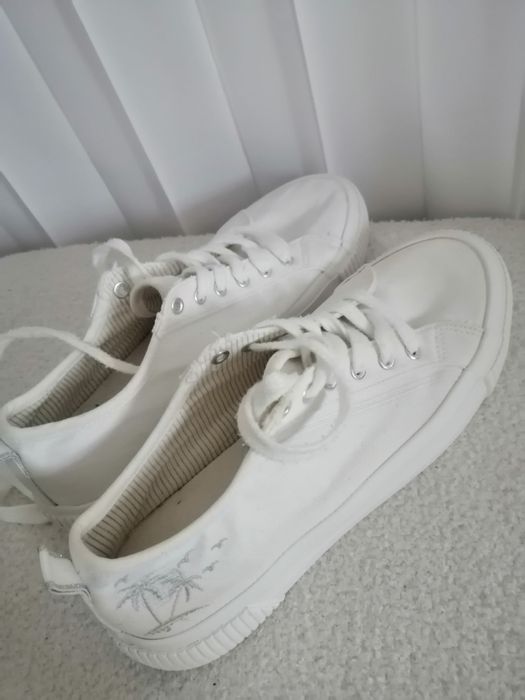 Sneakersy białe 39