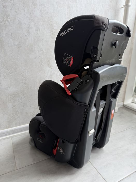 Автокрісло  RECARO