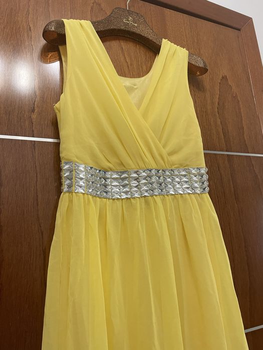 Sukienka koktajlowa r.M kryształki w talii