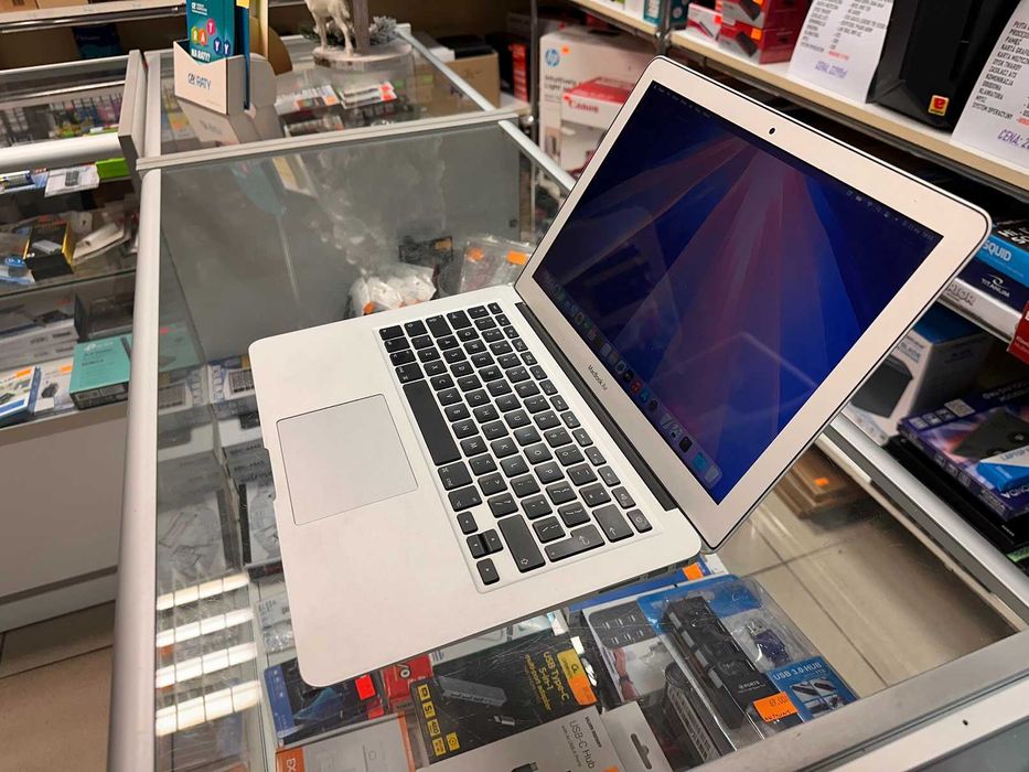 Laptop Apple MacBook Air A1466 8GB 128GB OS Sequoia 15.7