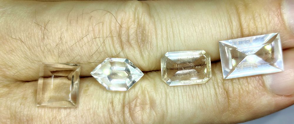 Топаз бесцветный белый прозрачный фантазийной огранки