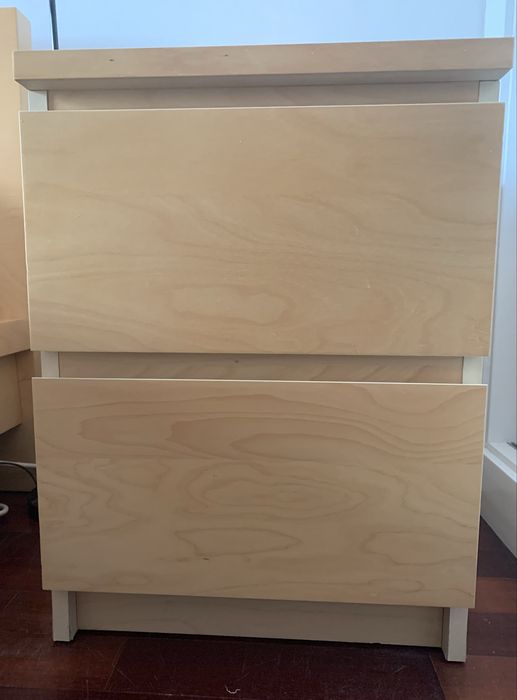 Cama MALM IKEA com mesinha cabeceira e espelho