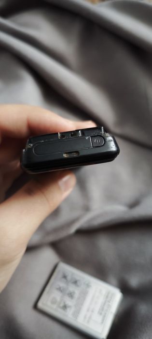 смартфон Sony Ericsson W200i.