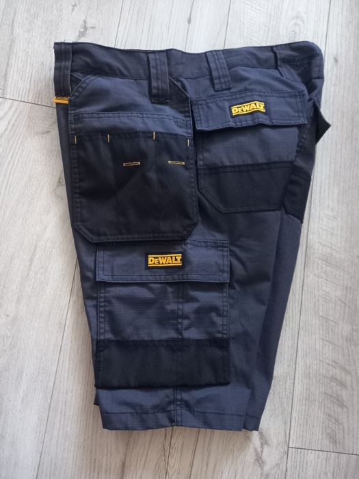 Продам рабочие шорты  DeWALT