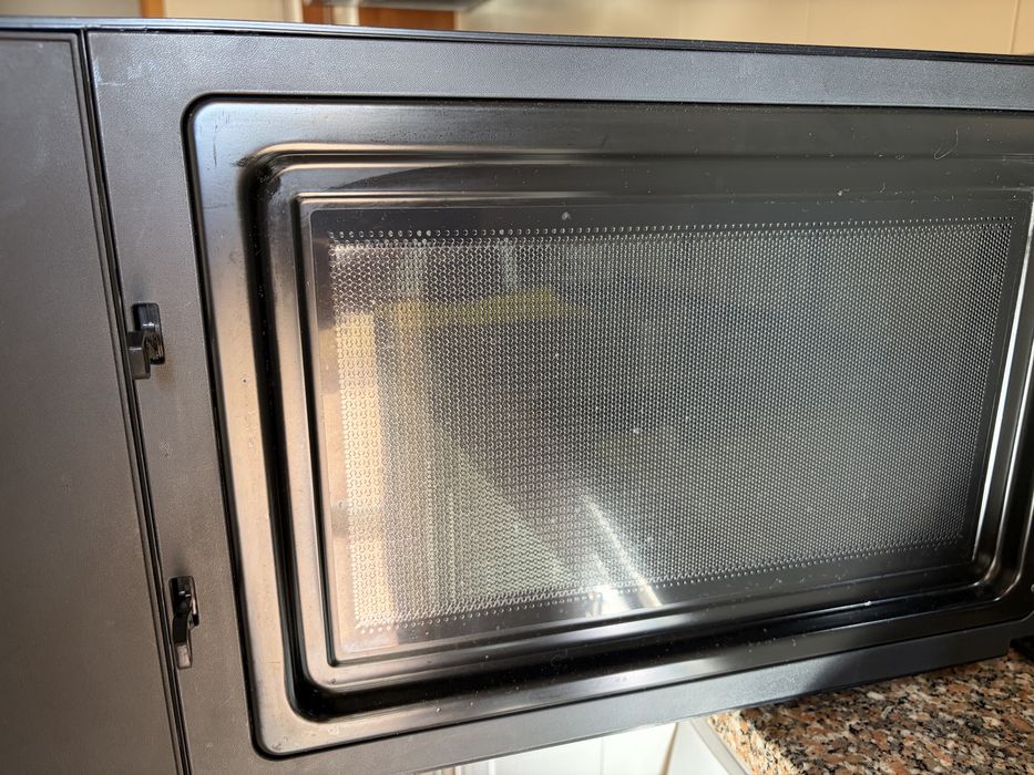 Micro-ondas LG NeoChef 32L com Grill – Excelente estado