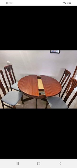 Cristaleira / louceiro + mesa jantar extensivel + cadeiras em mogno