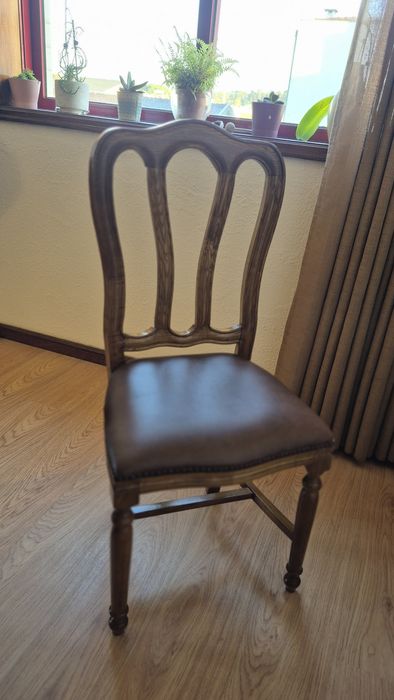 Conjunto de mesa de jantar e 6 cadeiras