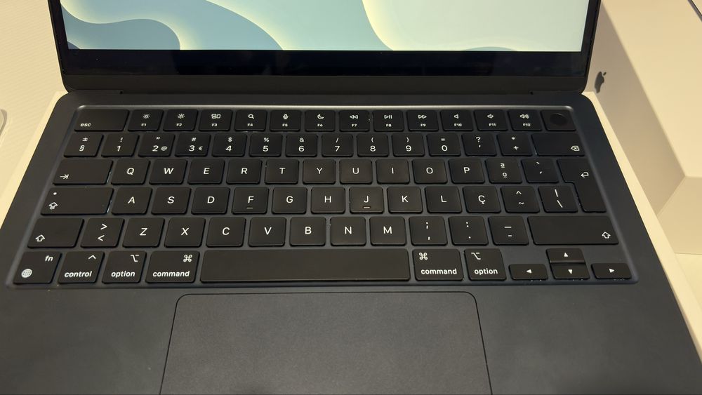 Macbook Air M2 2022 - 8GB/RAM - 512GB SSD - Como novo + caixa e acess.