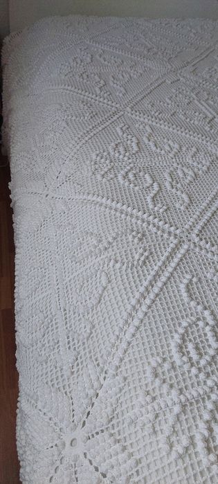 Vendo Colcha de renda