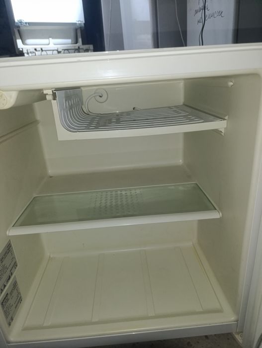 Холодильник       .