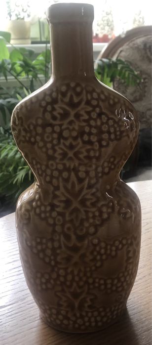 Ceramiczna butelka z miodu pitnego