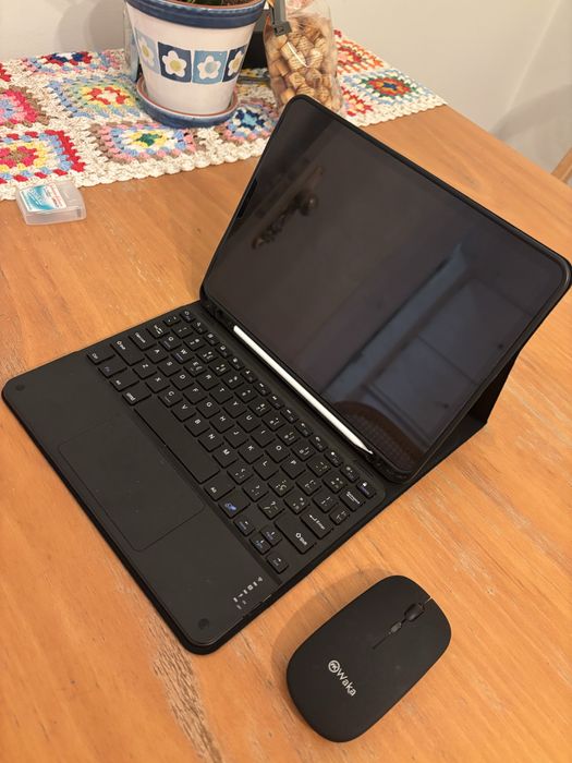 Ipad pro 11” M1 (com caneta e teclado generico)