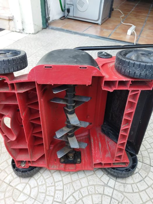 Carro relva moto enxada elétrico funciona muito bem usado 1 vez