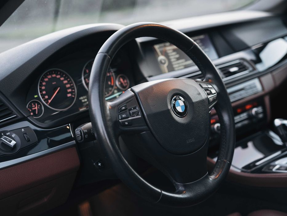 Продам власну BMW 5 Series 218 к.с універсал, топ комплектація