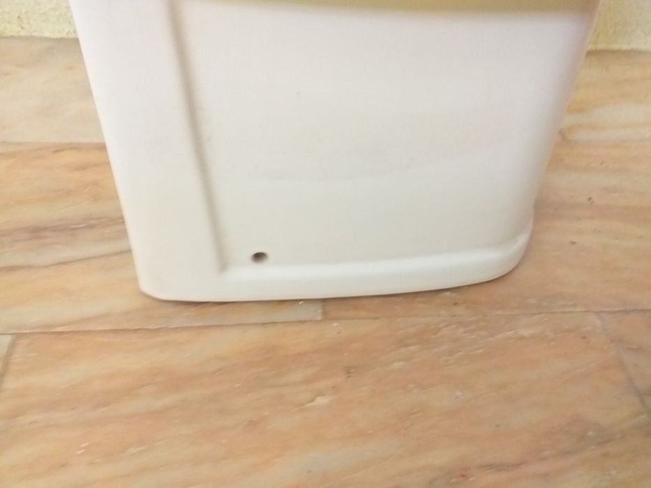 Dois bidés / cada um 15 euros