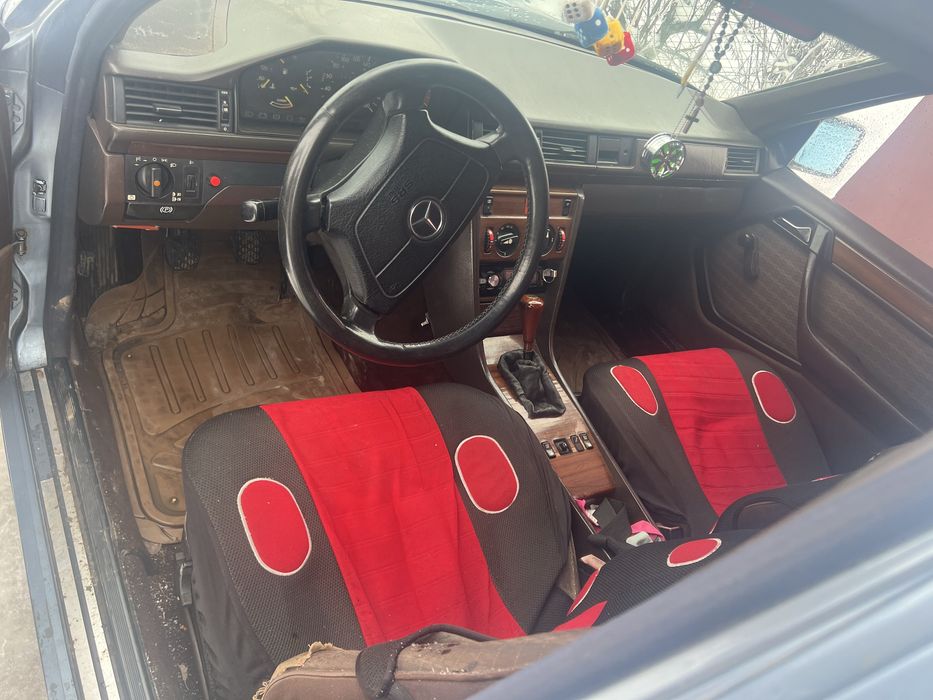 Продам срочно мерседес 124