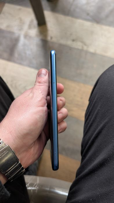 Meizu X8 в блакитному кольорі