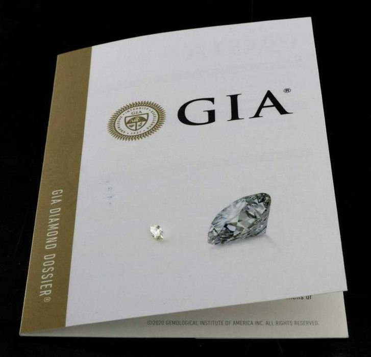 Diamante natural, em talhe brilhante marquesa, com certificado