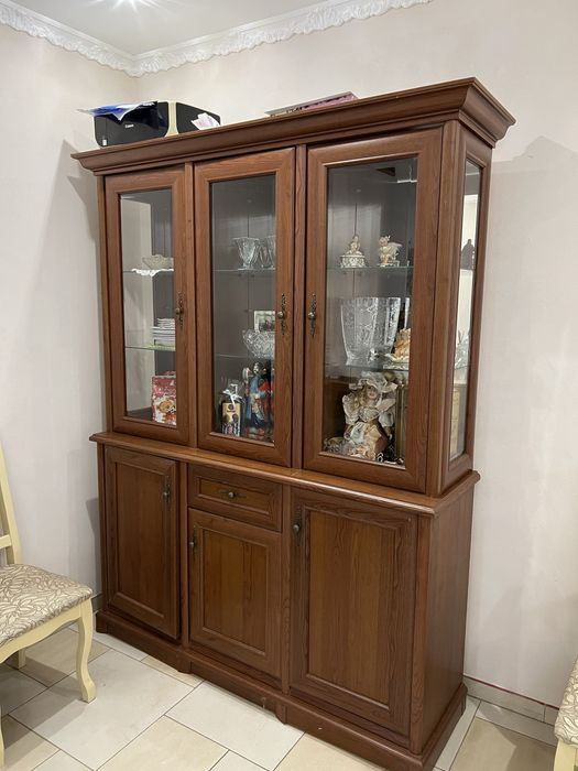 Сервант у вітальню