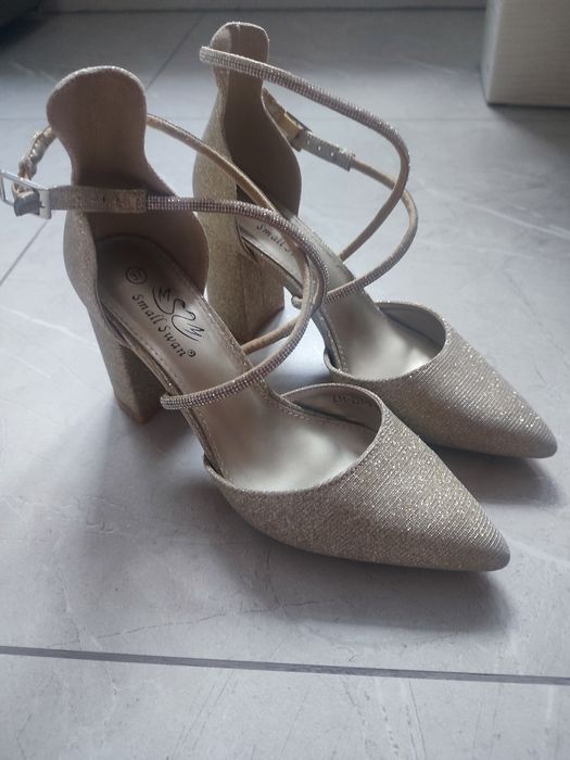 Złote szpilki na słupku rozm 37