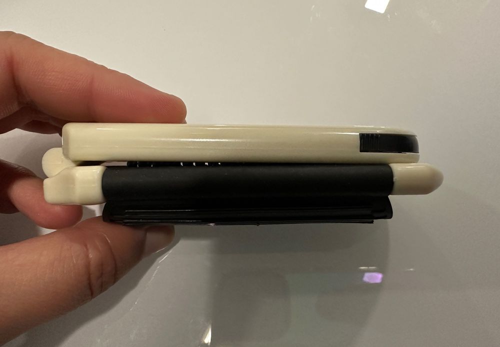 Very Practical Brush with Mirror64738563985923123