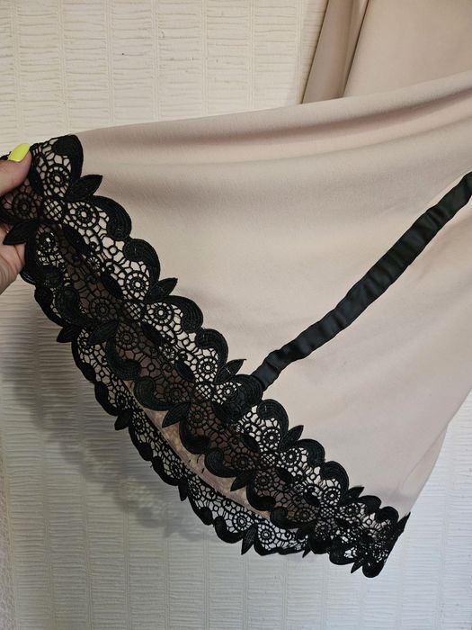 Элегантное Платье с кружевом.