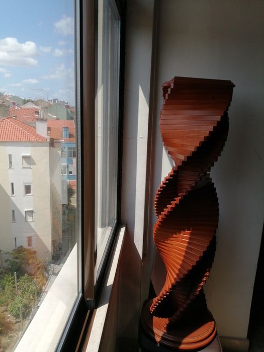 Peça Estilizada Madeira maciça, Decorativa suporte cd's