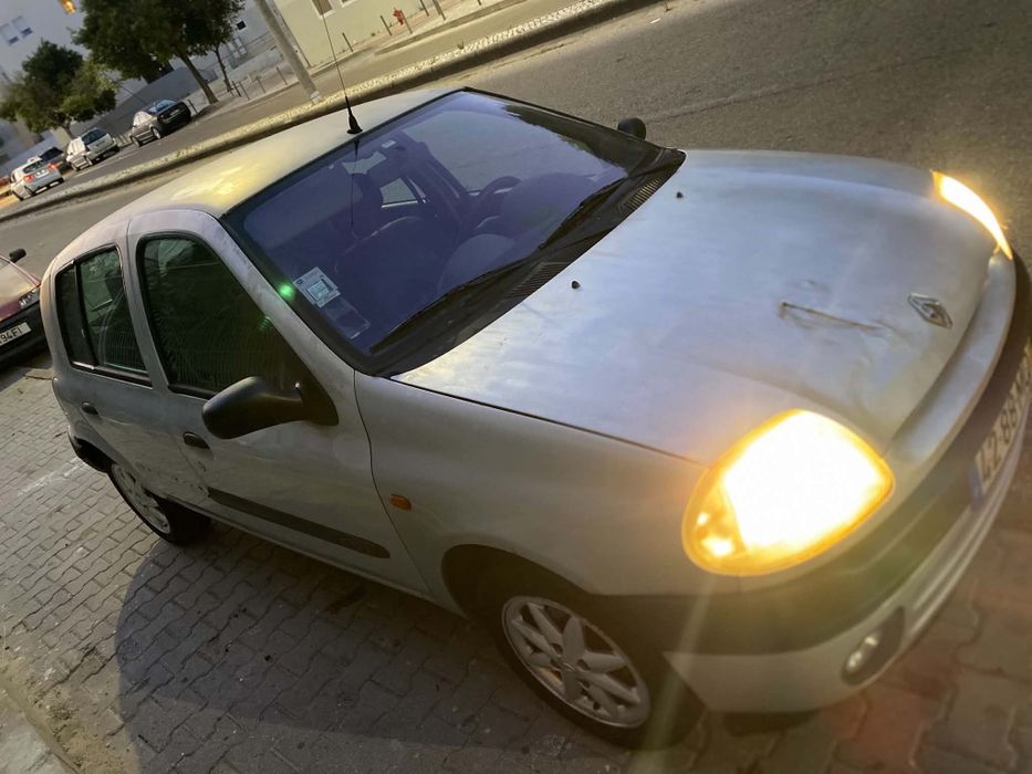Vendo renoult clio muito bom de mecânica esta impecavel parece um relogio aceito retoma ou troca so tem 175 mil kms muito bom para despachar