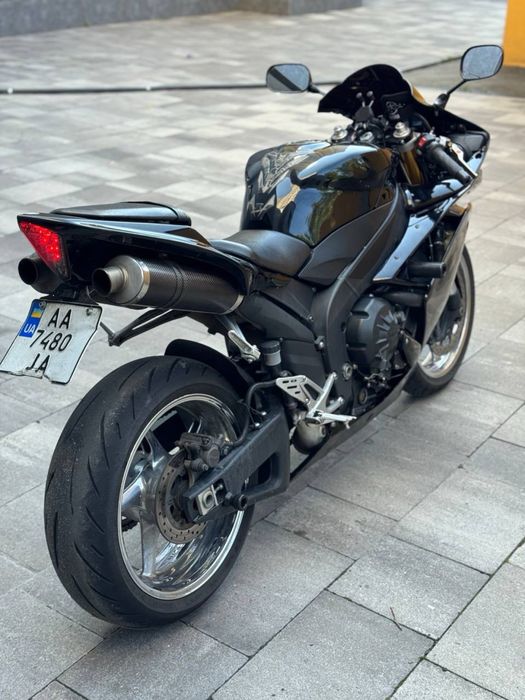 Yamha yzf r1.